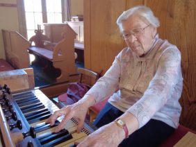 Juliana Ekel Seit 78 Jahren An Der Orgel