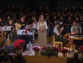 1. Adventsonntag – Schimmern Lichter Durch Die Nacht