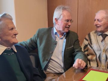 Zwillinge Feierten Gemeinsam Ihren 95. Geburtstag