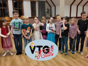 Kinder Volkstanzgruppe Ruprechtshofen Beim Seniorenball